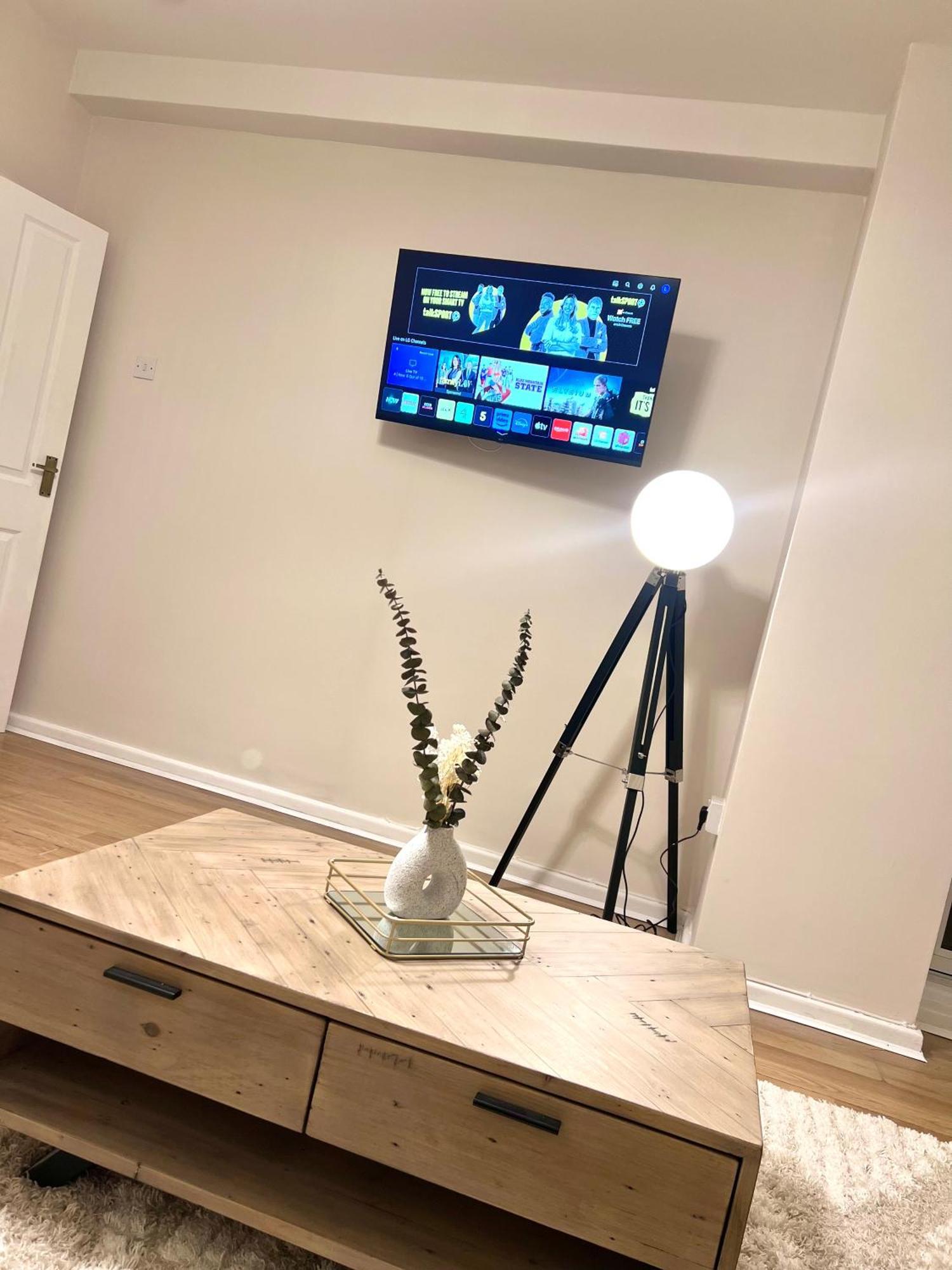 Appartamento 3 Minutes To Tower Of Trendy Shoreditch Recently Refurbished 3 Bedrooms Sleeps 8 *