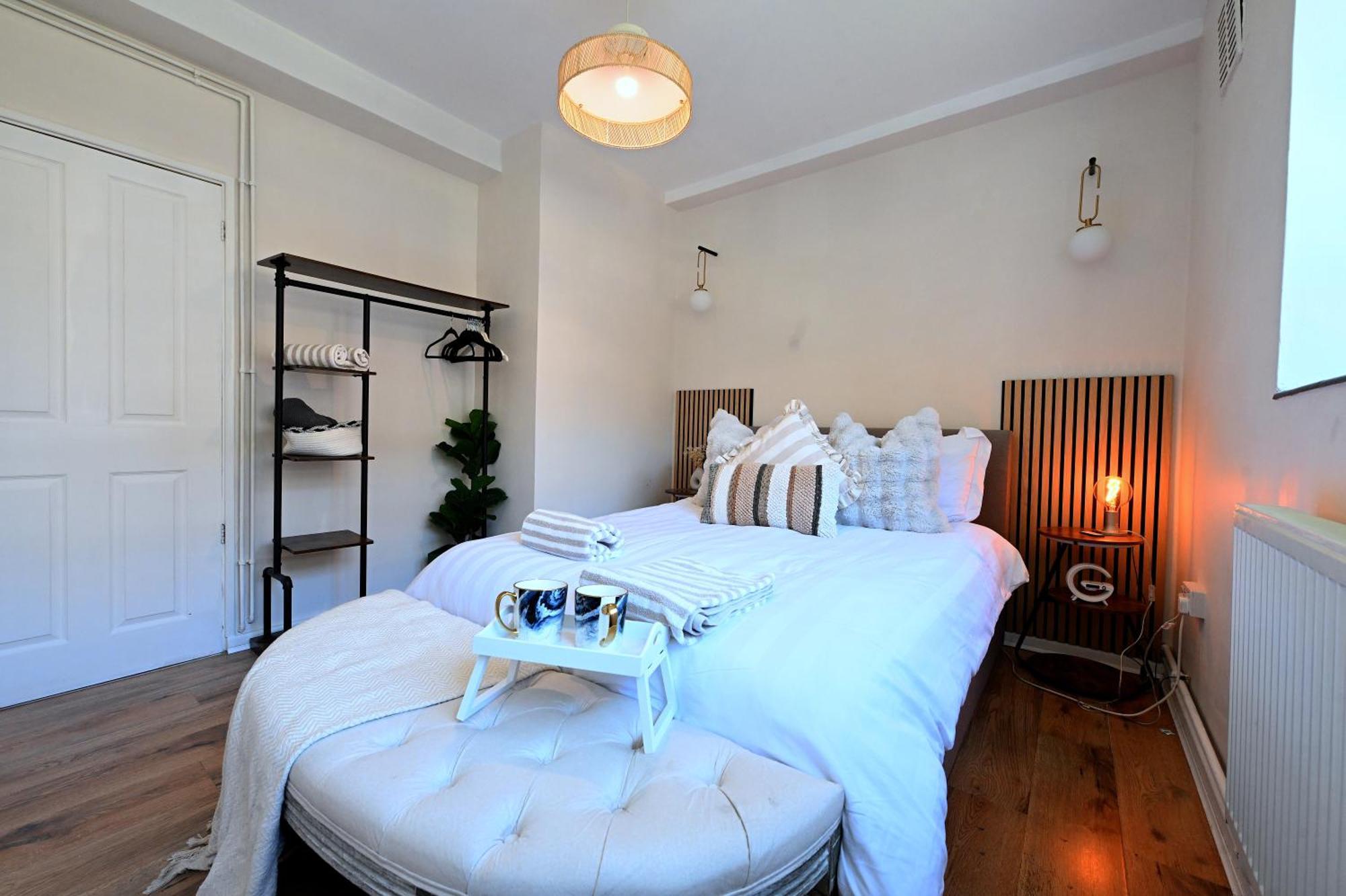 3 Minutes To Tower Of Trendy Shoreditch Recently Refurbished 3 Bedrooms Sleeps 8 * Londra