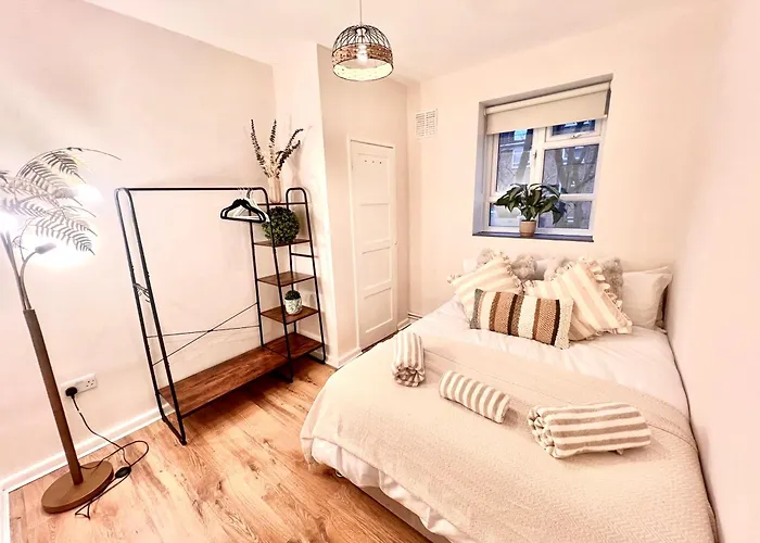Central City 3 Minutes To Tower Of London Trendy Shoreditch Recently Refurbished 3 Bedrooms Sleeps 8