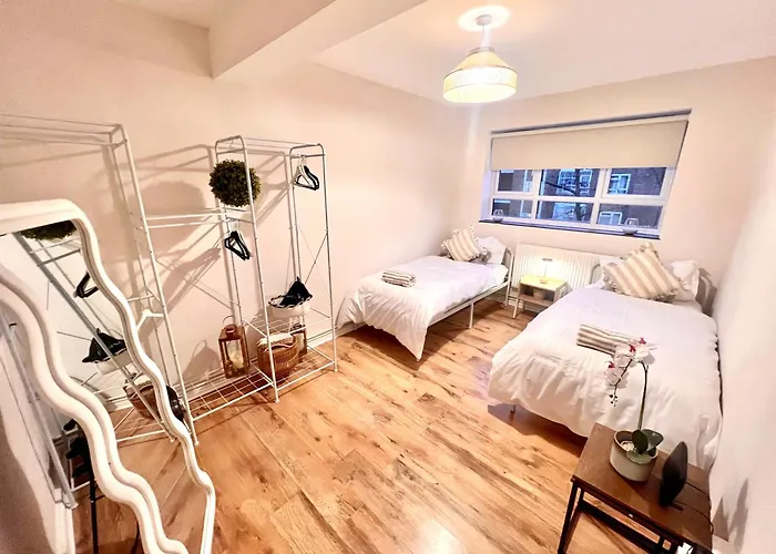 Central City 3 Minutes To Tower Of London Trendy Shoreditch Recently Refurbished 3 Bedrooms Sleeps 8