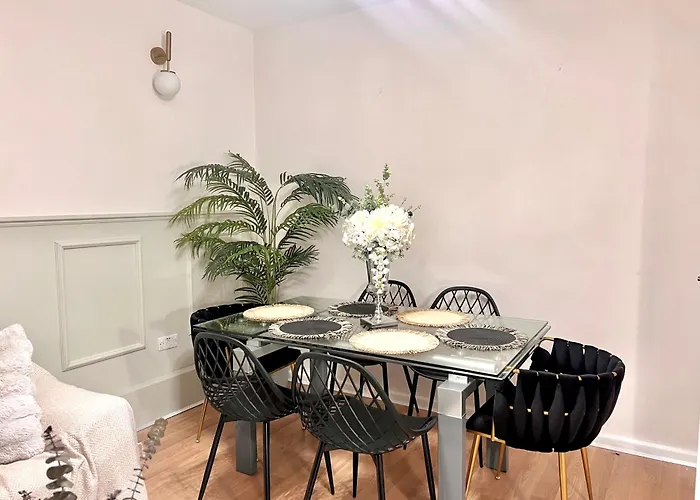Central City 3 Minutes To Tower Of London Trendy Shoreditch Recently Refurbished 3 Bedrooms Sleeps 8